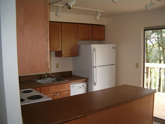3rd image of 1518 W St APT C