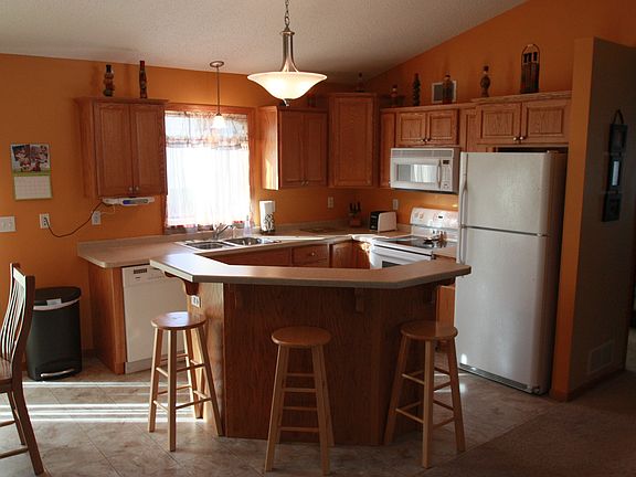3rd image of 2525 42nd Ave
