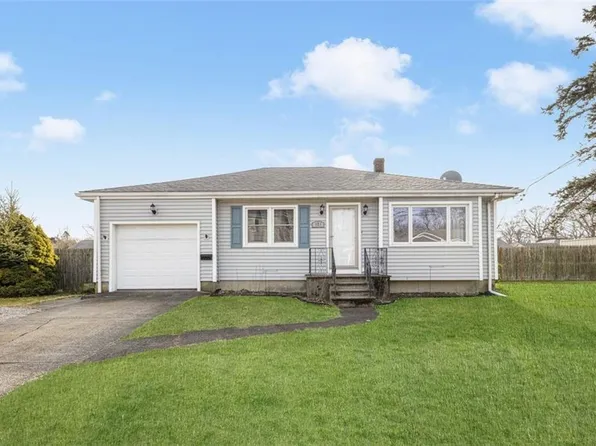 123 Beardsworth Rd, Tiverton, RI 02878