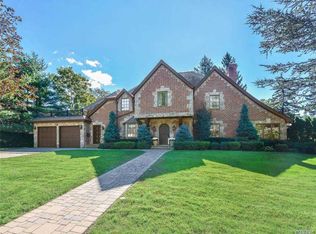 36 Village Rd, Manhasset, NY 11030