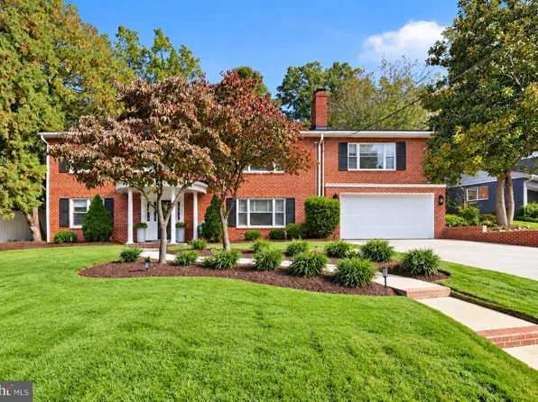 6250 Diamond Dr, Falls Church, VA 22044