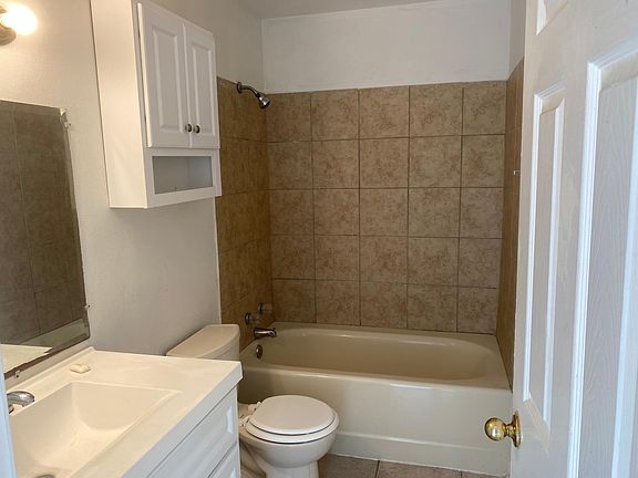 3rd image of 15716 Riverdale Ave E