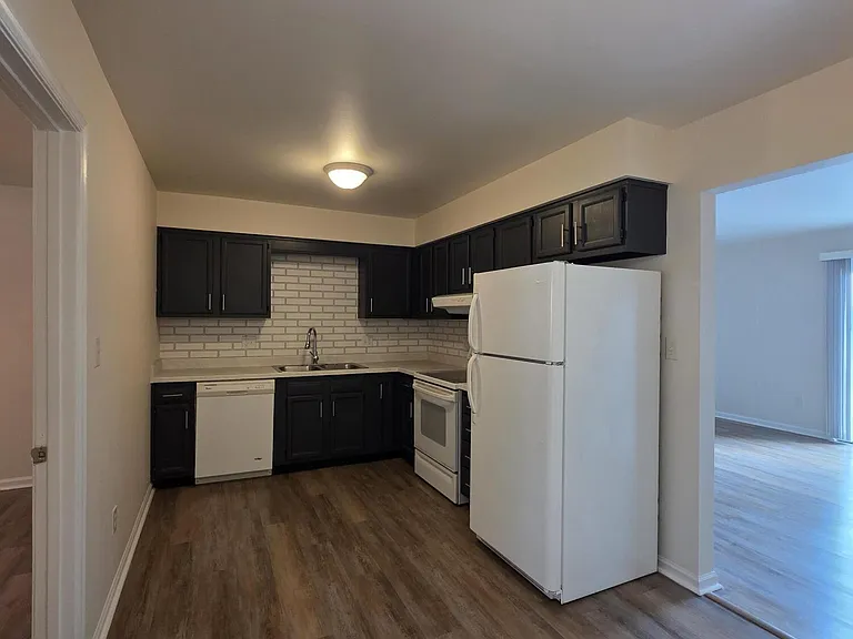 501 Walnut Ave SE #7 — Photo 5