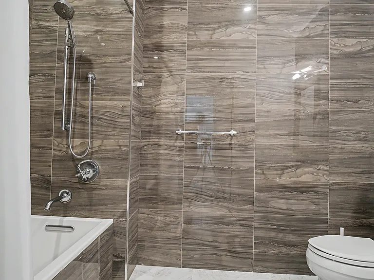 100 Garvies Point Rd #1005 — Photo 27