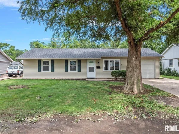 50 Downing Dr, Chatham, IL 62629