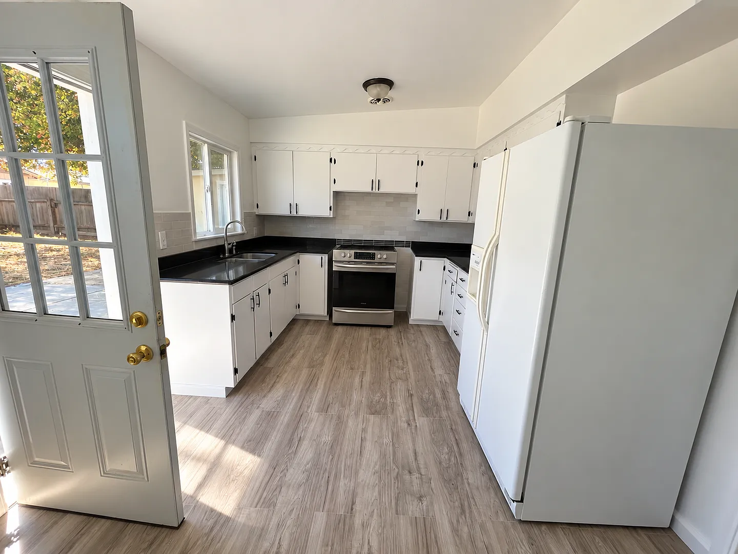 991 Suiter St — Photo 2