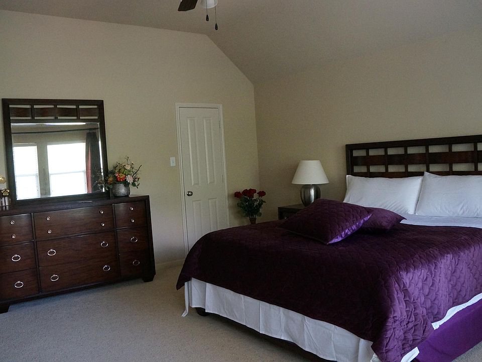1st image of 2657 Ravenwood Dr #4