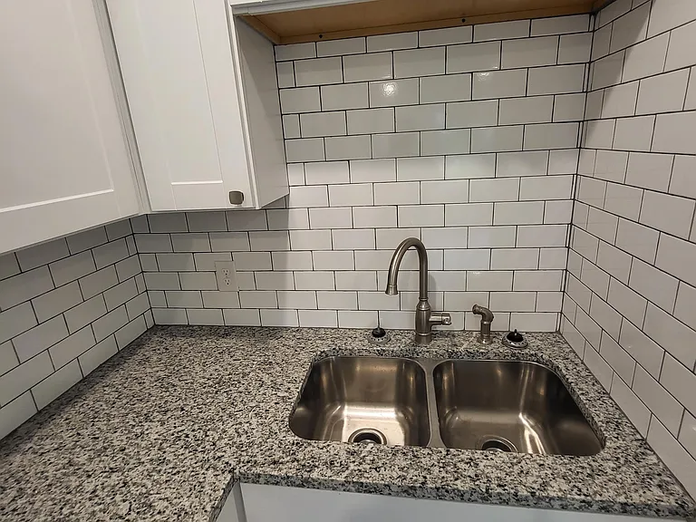 2417 Castroville Rd — Photo 3