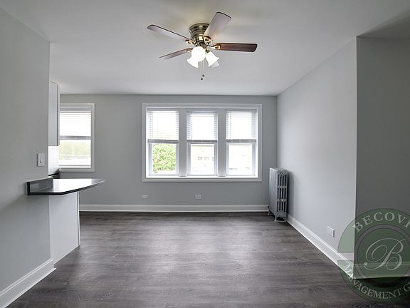 2nd image of 1521 W Sherwin Ave #510