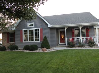 2390 Fox Run Dr, Kankakee, IL 60901