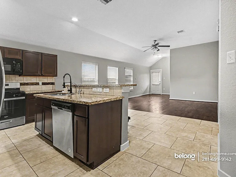 6911 Rosemont Ct — Photo 2