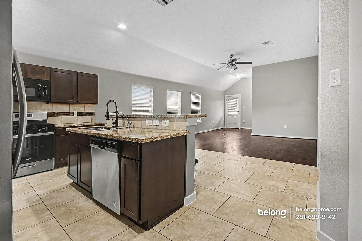 Building Photo - 6911 Rosemont Ct