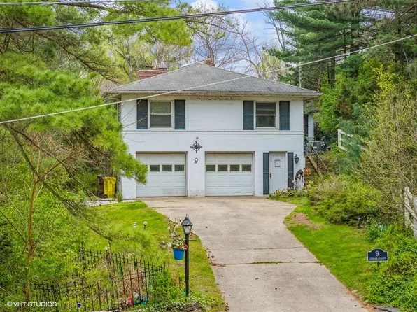 9 Cedar Ct, Portage, IN 46368