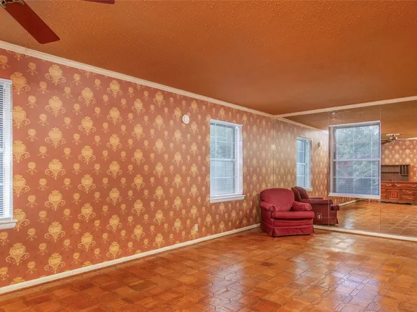 5038 N Hall St, Dallas, TX 75235