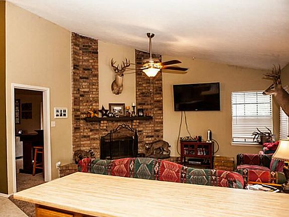 4th image of 604 Ponderosa Dr