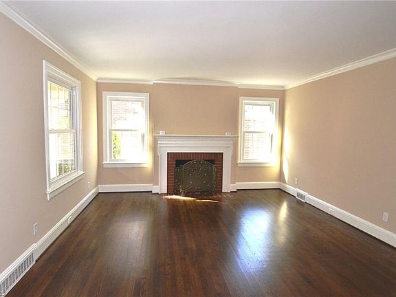 5th image of 212 S Tremont Dr