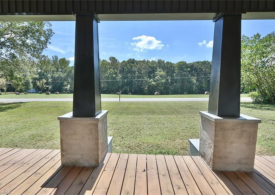 1st image of 1826 N Oak Ridge Church Rd