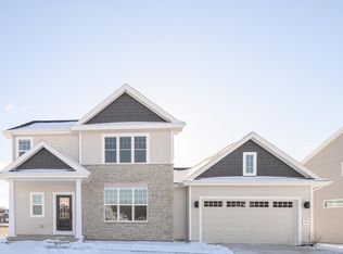 5611 Golden Dusk Pkwy, Madison, WI 53718