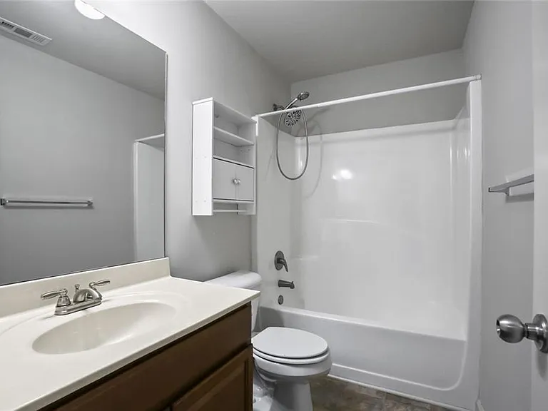 206 Britt Dr S — Photo 24