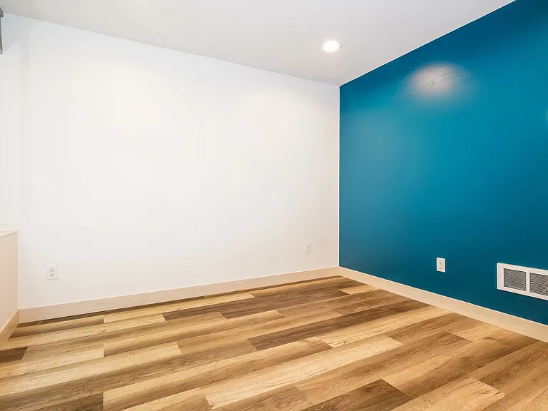 5616C California Ave SW — Photo 18
