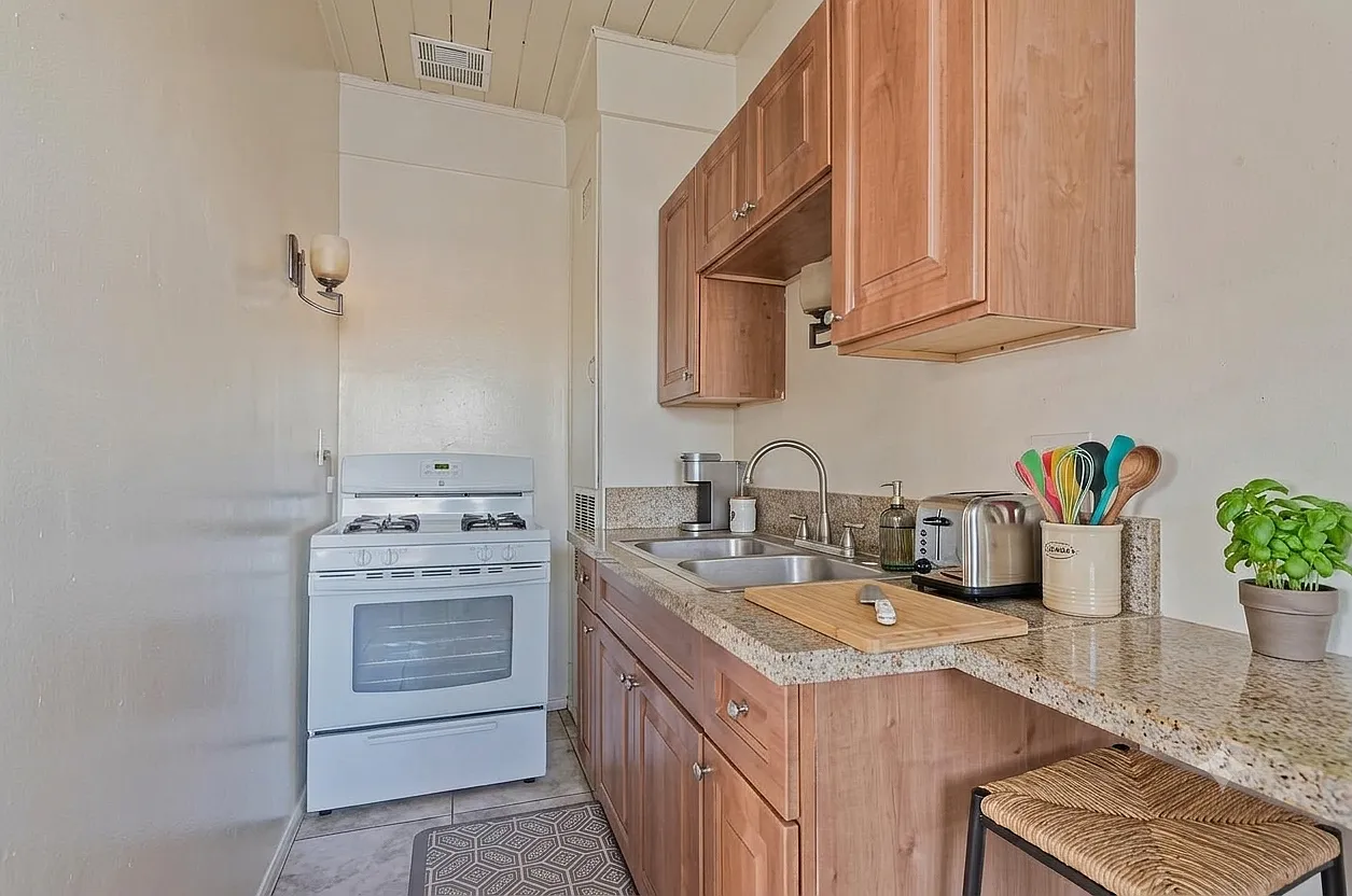 1 bed, 500 sqft, $1,850 — Photo 3