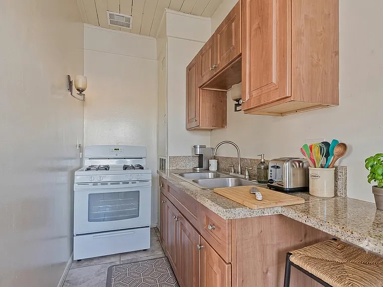 515 S Stewart Dr #12 — Photo 3