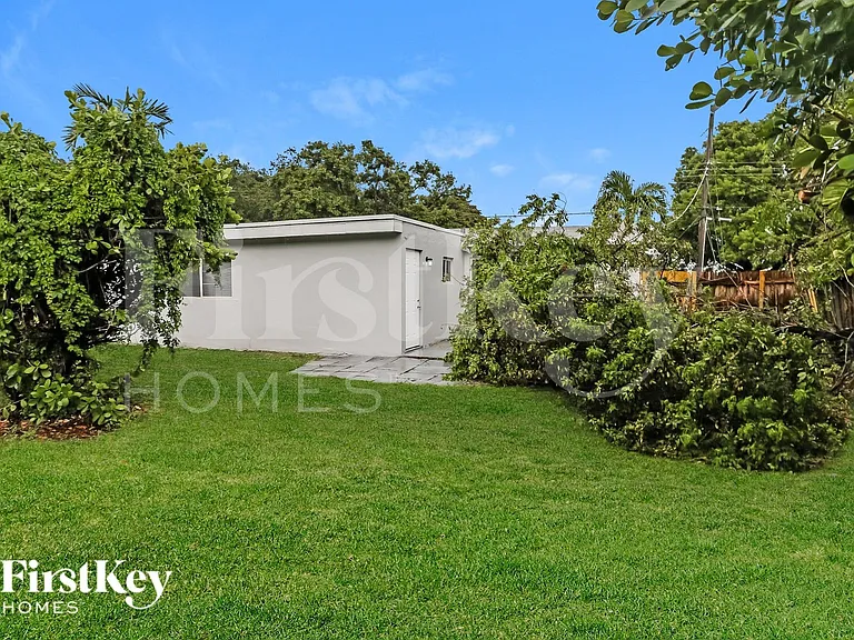 2322 N 28th Ave — Photo 15