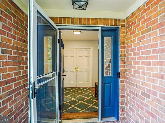 3rd image of 7514 Heatherton Ln