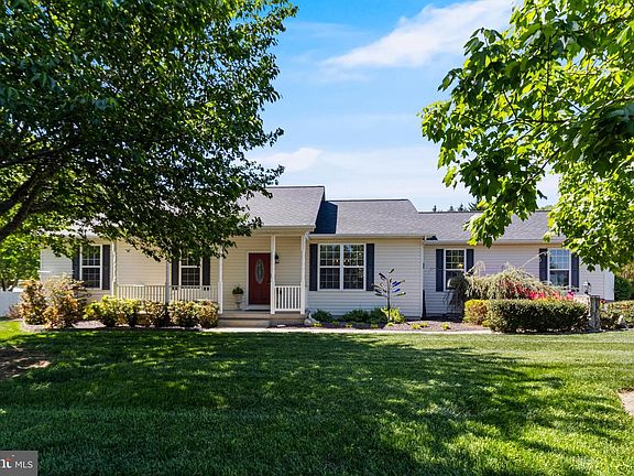 5th image of 38425 Rooster Ln