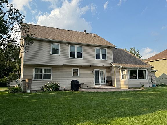 5th image of 802 Arrowwood Dr