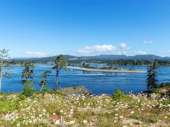 3rd image of 7078 E Sooke Rd