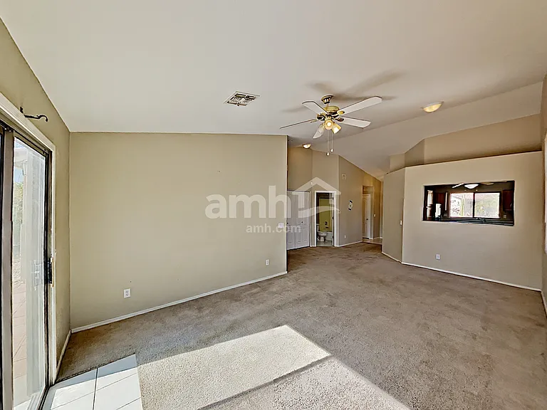 30300 N Royal Oak Way — Photo 6