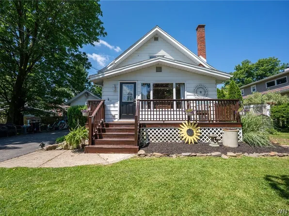 136 S Lincoln Ave, Orchard Park, NY 14127