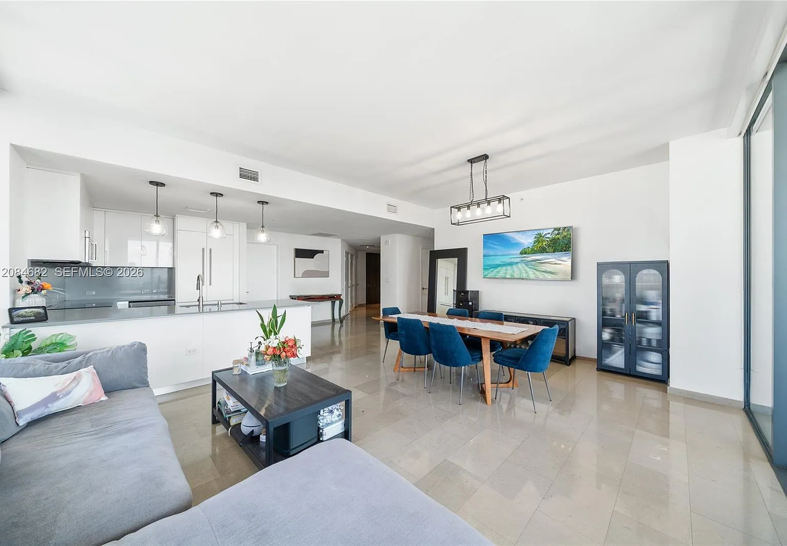 Rise Condo — Photo 3