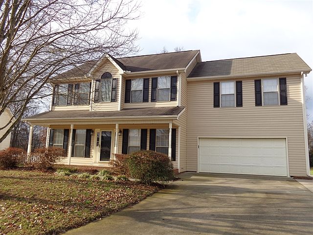 2nd image of 723 McCoy Ln