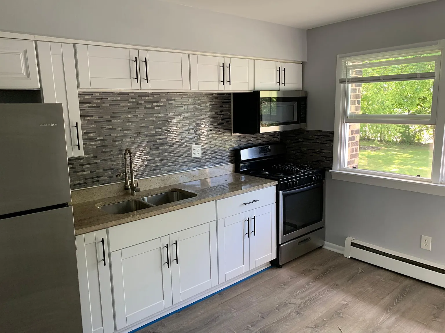 2 bed, 900 sqft, $1,700 — Photo 2