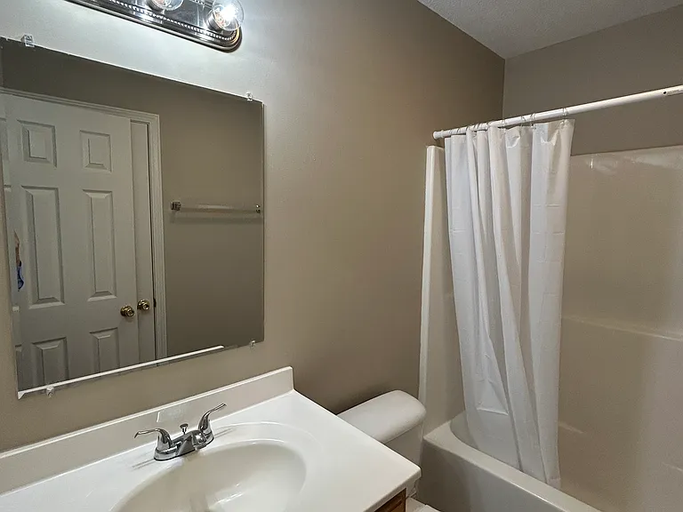 5029 Hawthorn Dr — Photo 7