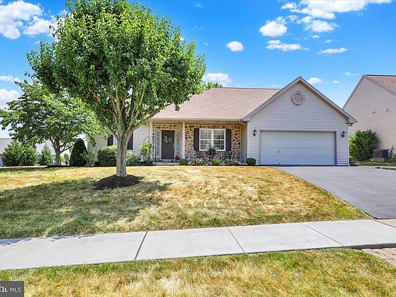 2nd image of 111 Day Lily Dr