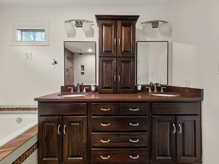 1247 Sycamore Dr — Photo 21