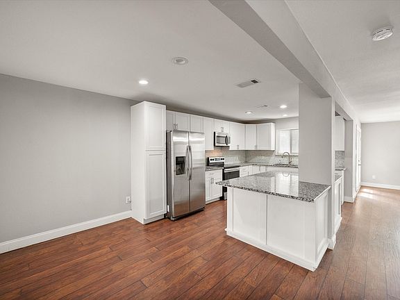 5th image of 207 E Harwood Rd APT 10