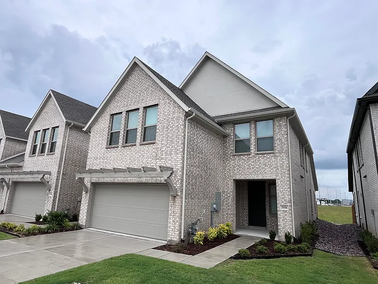 3556 Pierce Ln — Photo 2