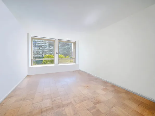 330 East 33rd Street image 6 of 18