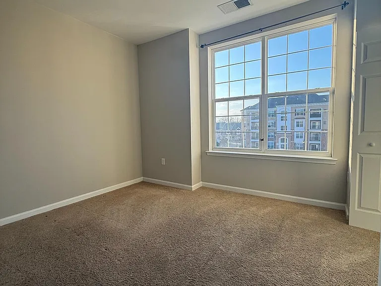 1136 Halifax Pl — Photo 16
