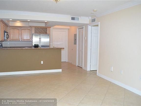 4th image of 151 NE 16th Ave APT 260