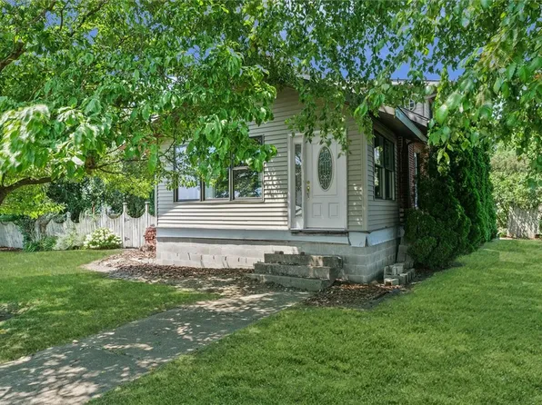 611 N Main St, Fithian, IL 61844