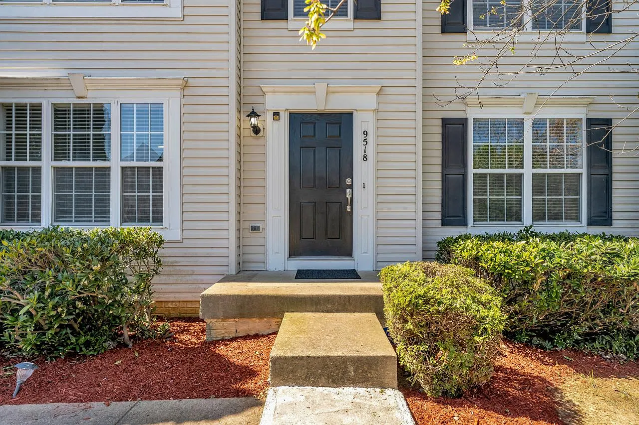 4 bed, 2.5 bath, 3164 sqft, $3,100 — Photo 2