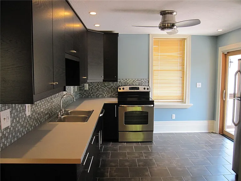 471 Oneida St — Photo 14
