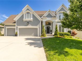 1426 NE Daltons Ridge Dr, Lees Summit, MO 64064