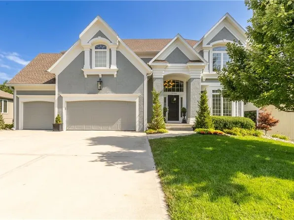 1426 NE Daltons Ridge Dr, Lees Summit, MO 64064