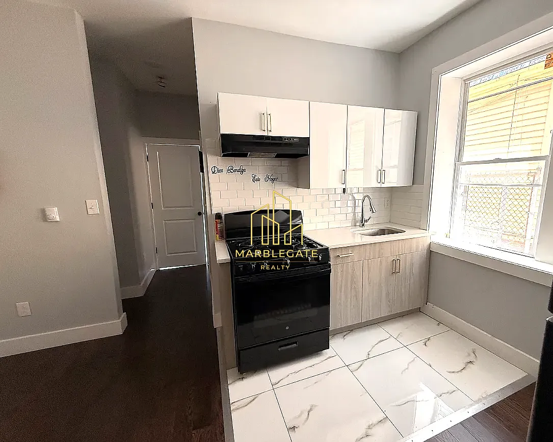 3 bed, 1050 sqft, $2,095 — Photo 1